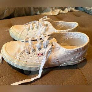 EUC Superga ladies size 36